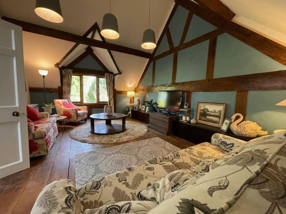 Stylish 2-Bed Cottage With Secure Parking Winforton Εξωτερικό φωτογραφία