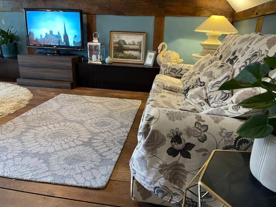 Stylish 2-Bed Cottage With Secure Parking Winforton Εξωτερικό φωτογραφία