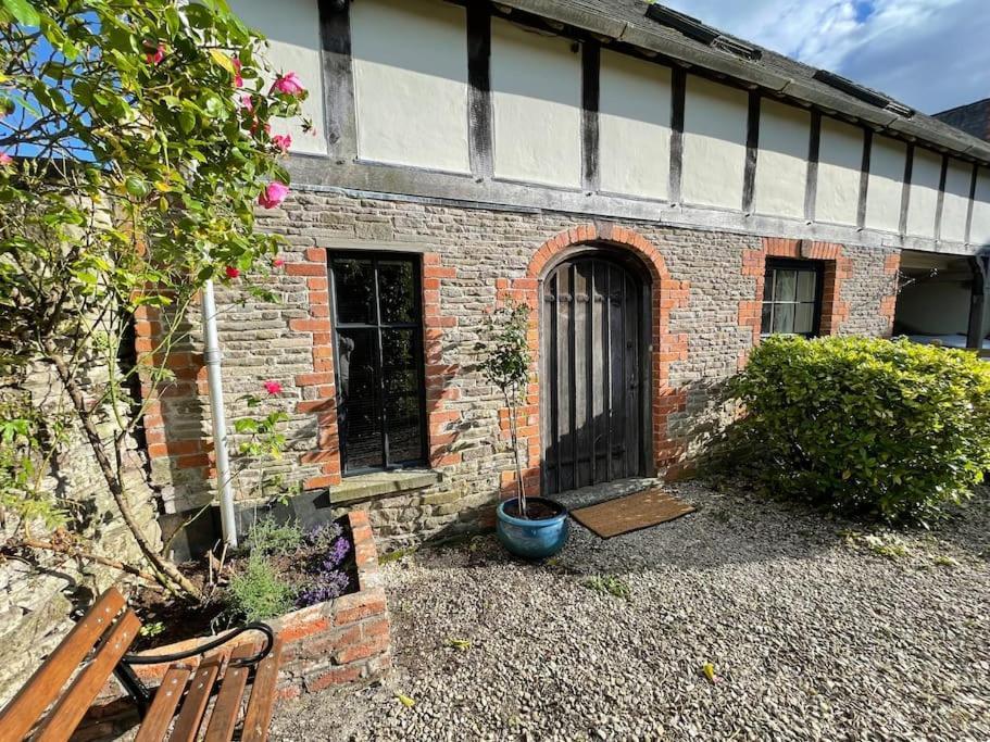 Stylish 2-Bed Cottage With Secure Parking Winforton Εξωτερικό φωτογραφία