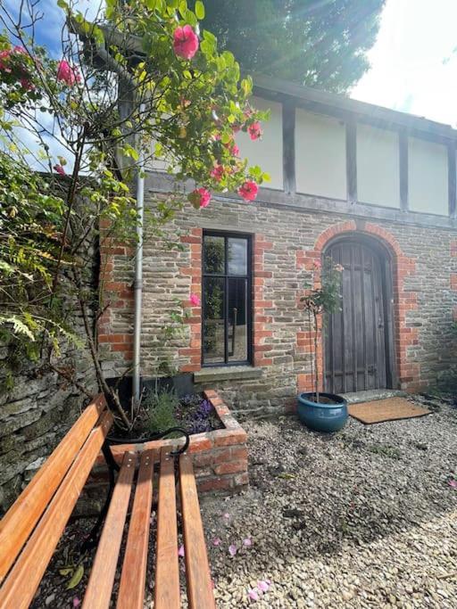 Stylish 2-Bed Cottage With Secure Parking Winforton Εξωτερικό φωτογραφία