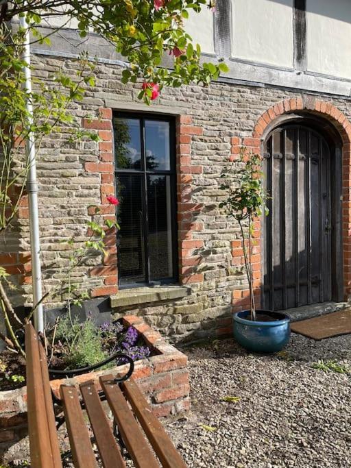 Stylish 2-Bed Cottage With Secure Parking Winforton Εξωτερικό φωτογραφία