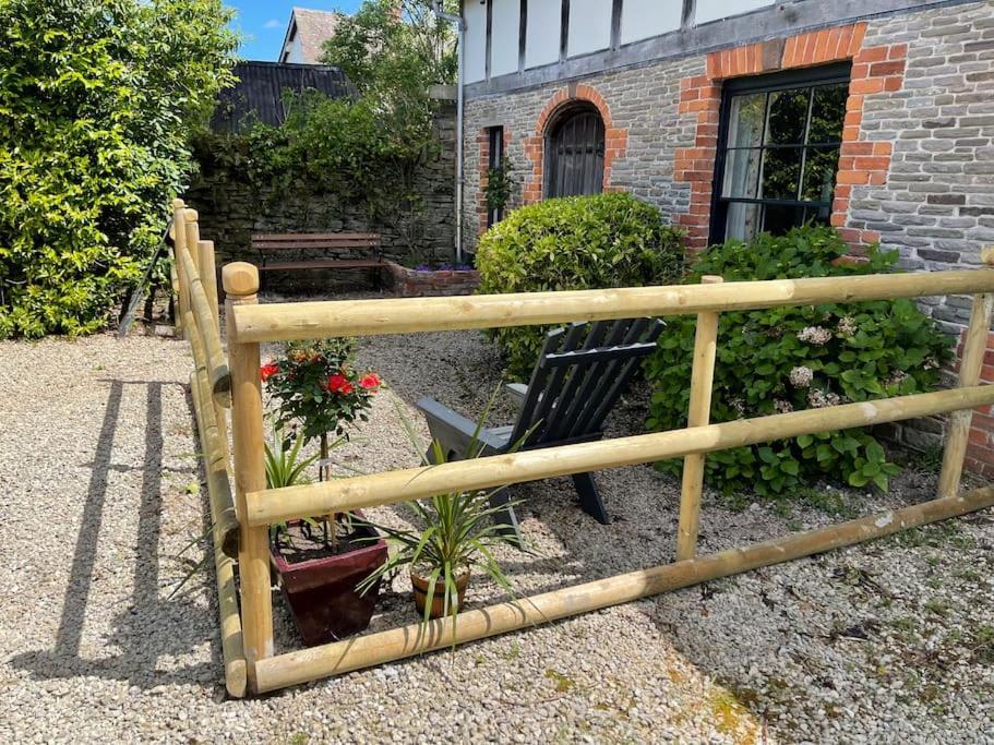 Stylish 2-Bed Cottage With Secure Parking Winforton Εξωτερικό φωτογραφία